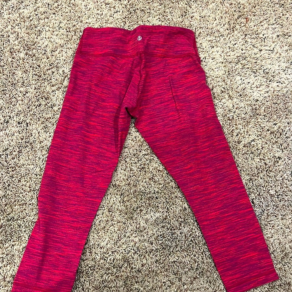 *RARE & BARELY WORN* Lululemon crop leggings